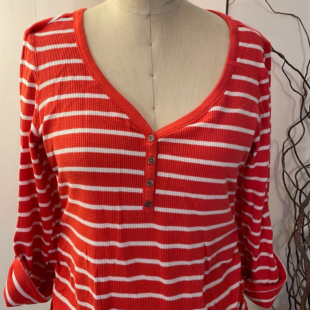 Motherhood Maternity long sleeve v-neck lightweight sweater with ruched … - Picture 2 of 7